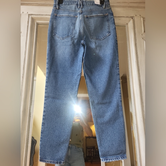 Good American Over-Sizes Distressed Jean - Picture 11 of 12